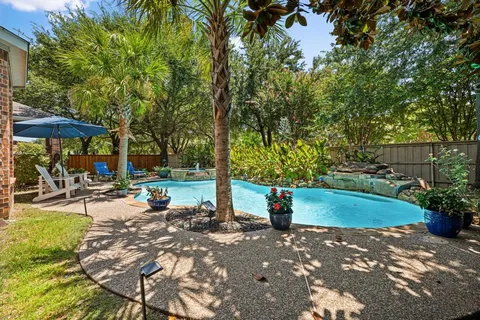 a view of a backyard with sitting area