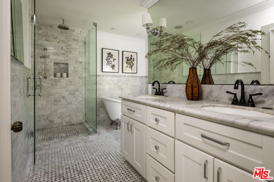 936 Chantilly Road Los Angeles, CA 90077 - Photo 16 of 33 Gallery Image 16