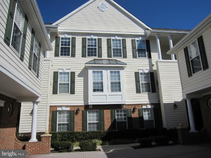 25252 Riffleford Square, Unit 303 Chantilly, VA 20152 - Photo 15 of 15 Exterior (General)