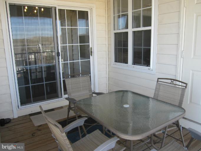 25252 Riffleford Square, Unit 303 Chantilly, VA 20152 - Photo 4 of 15 Exterior (Rear)
