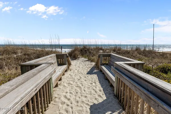 $889,000 | 102 Fairfax Road, Emerald Isle, NC 28594