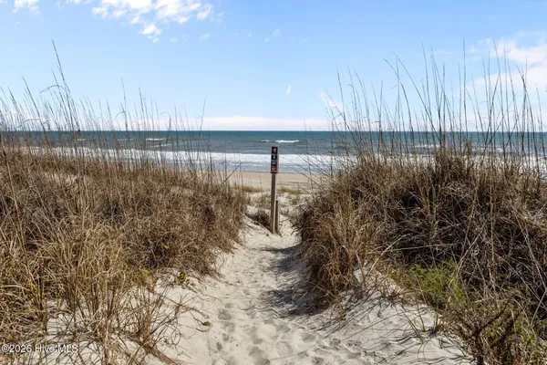 $889,000 | 102 Fairfax Road, Emerald Isle, NC 28594