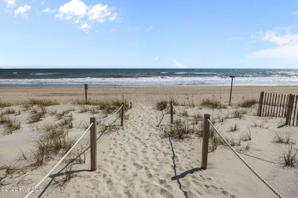 $889,000 | 102 Fairfax Road, Emerald Isle, NC 28594