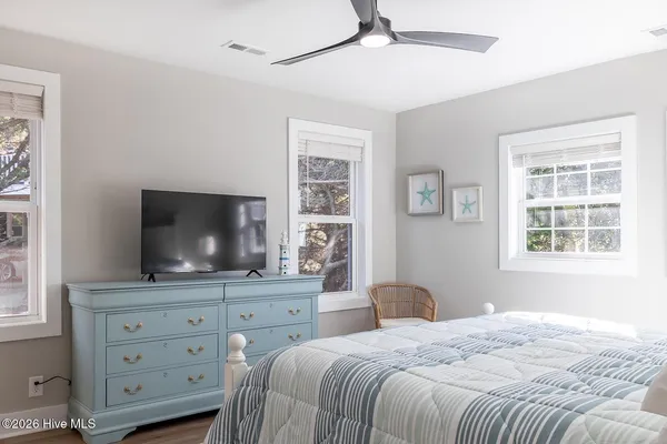 $889,000 | 102 Fairfax Road, Emerald Isle, NC 28594