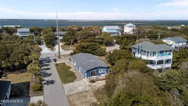 $889,000 | 102 Fairfax Road, Emerald Isle, NC 28594