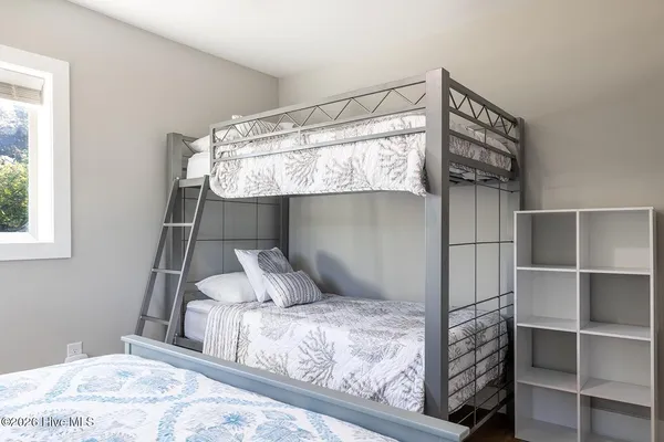 $889,000 | 102 Fairfax Road, Emerald Isle, NC 28594