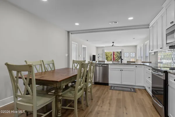 $889,000 | 102 Fairfax Road, Emerald Isle, NC 28594