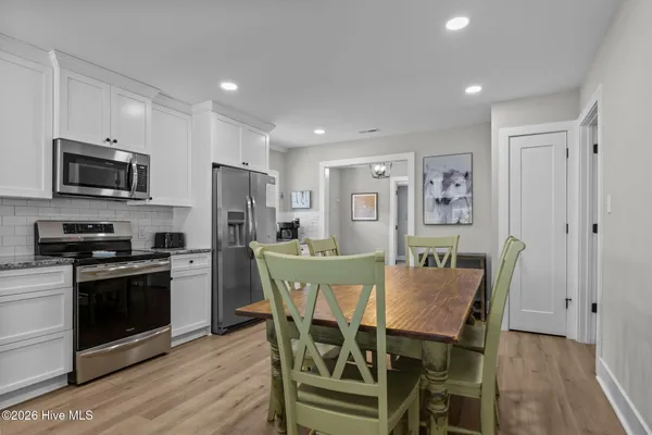 $889,000 | 102 Fairfax Road, Emerald Isle, NC 28594