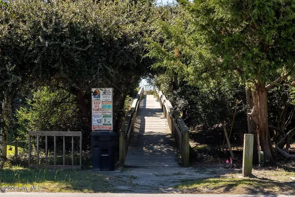 $889,000 | 102 Fairfax Road, Emerald Isle, NC 28594