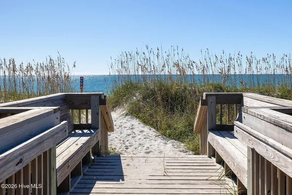 $889,000 | 102 Fairfax Road, Emerald Isle, NC 28594