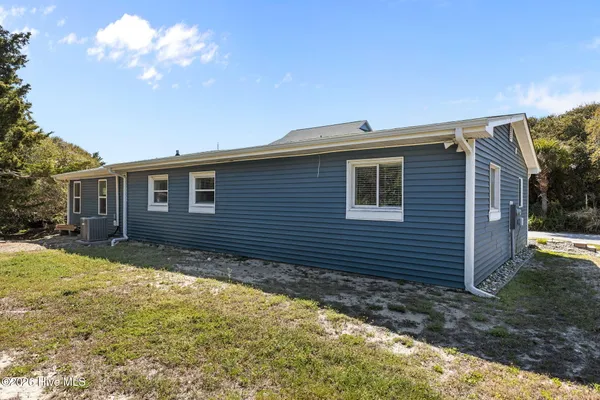 $889,000 | 102 Fairfax Road, Emerald Isle, NC 28594