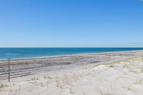 $889,000 | 102 Fairfax Road, Emerald Isle, NC 28594