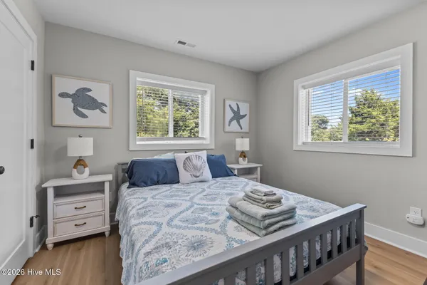 $889,000 | 102 Fairfax Road, Emerald Isle, NC 28594