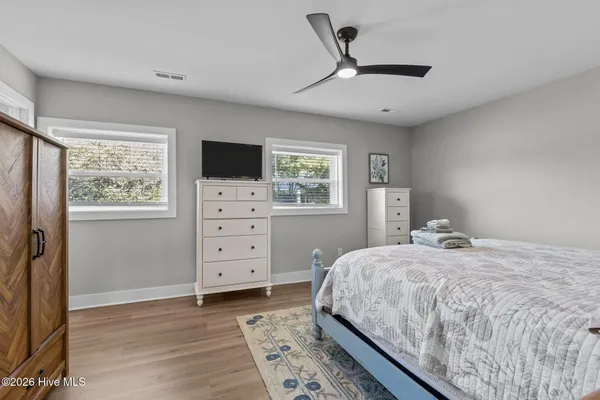 $889,000 | 102 Fairfax Road, Emerald Isle, NC 28594