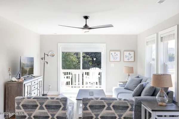 $889,000 | 102 Fairfax Road, Emerald Isle, NC 28594