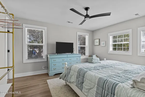 $889,000 | 102 Fairfax Road, Emerald Isle, NC 28594