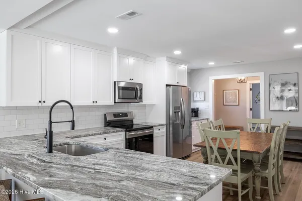 $889,000 | 102 Fairfax Road, Emerald Isle, NC 28594