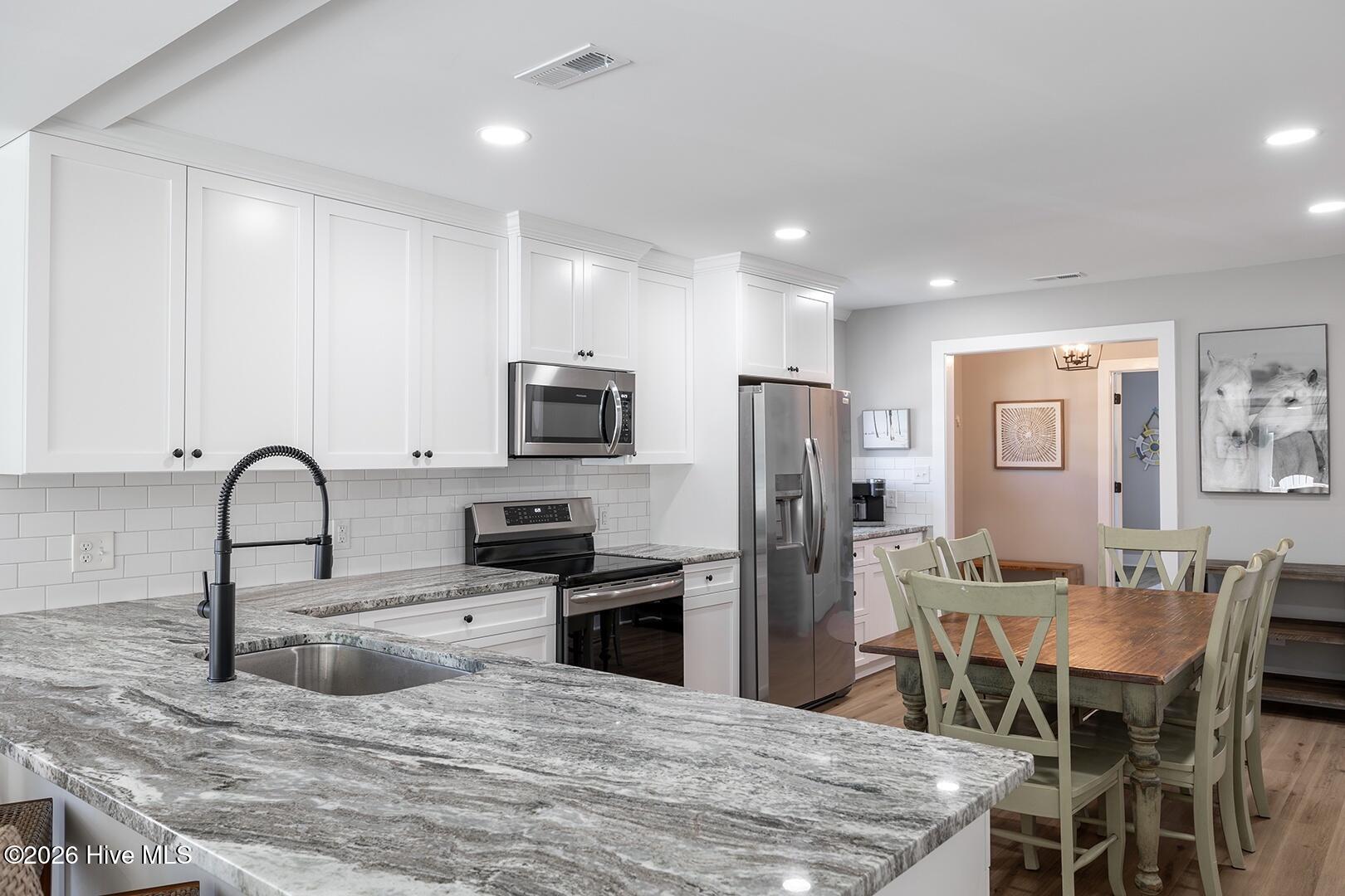 102 Fairfax Road Emerald Isle, NC 28594 - Photo 5 of 31 BL6