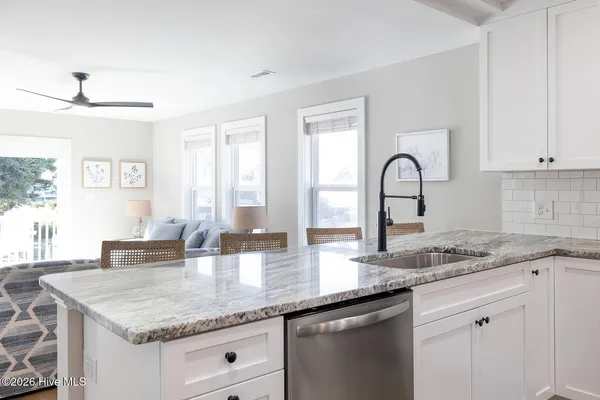 $889,000 | 102 Fairfax Road, Emerald Isle, NC 28594