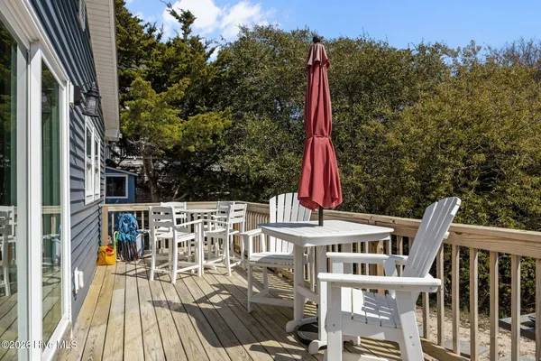 $889,000 | 102 Fairfax Road, Emerald Isle, NC 28594