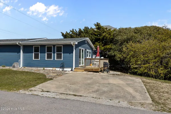 $889,000 | 102 Fairfax Road, Emerald Isle, NC 28594
