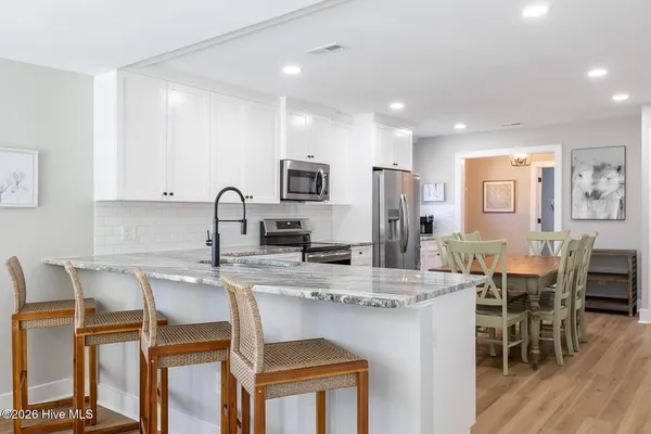 $889,000 | 102 Fairfax Road, Emerald Isle, NC 28594