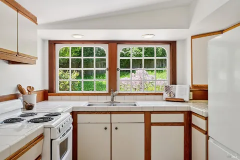 $1,595,000 | 9 Portola Avenue, Point Reyes Station, CA 94956