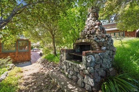 $1,595,000 | 9 Portola Avenue, Point Reyes Station, CA 94956