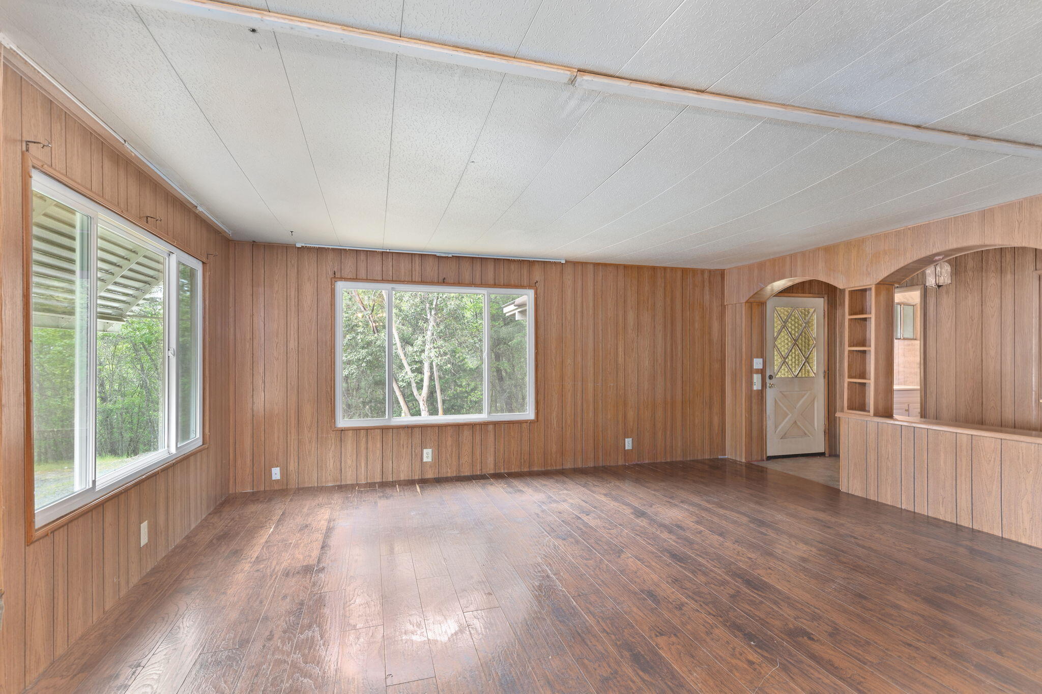 1111 Summit Loop Grants Pass, OR 97527 - Photo 11 of 41 Living/Dining Room