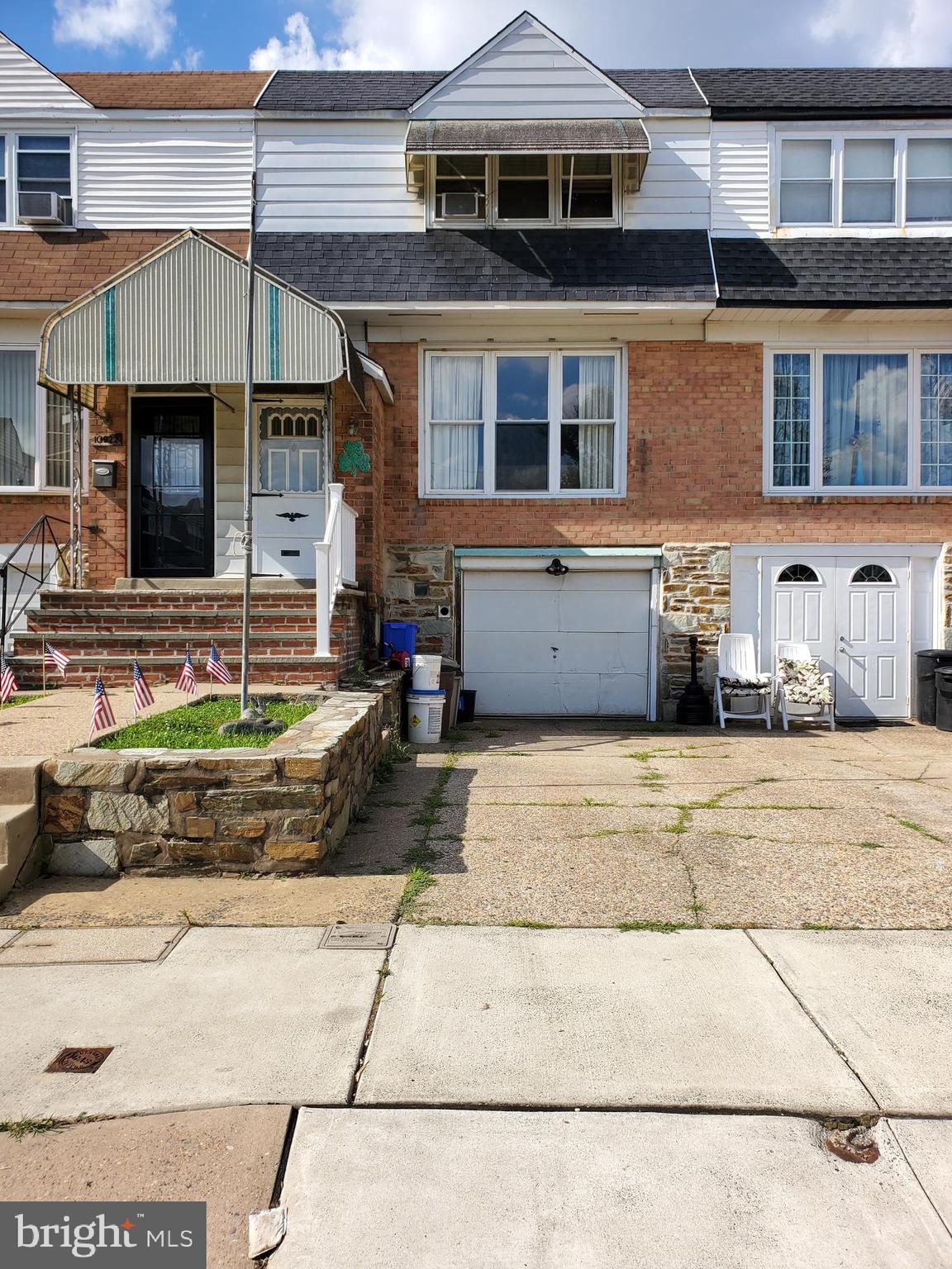 10924 Modena Place Philadelphia, PA 19154 - Photo 2 of 12 Interior Row, 1 car garage