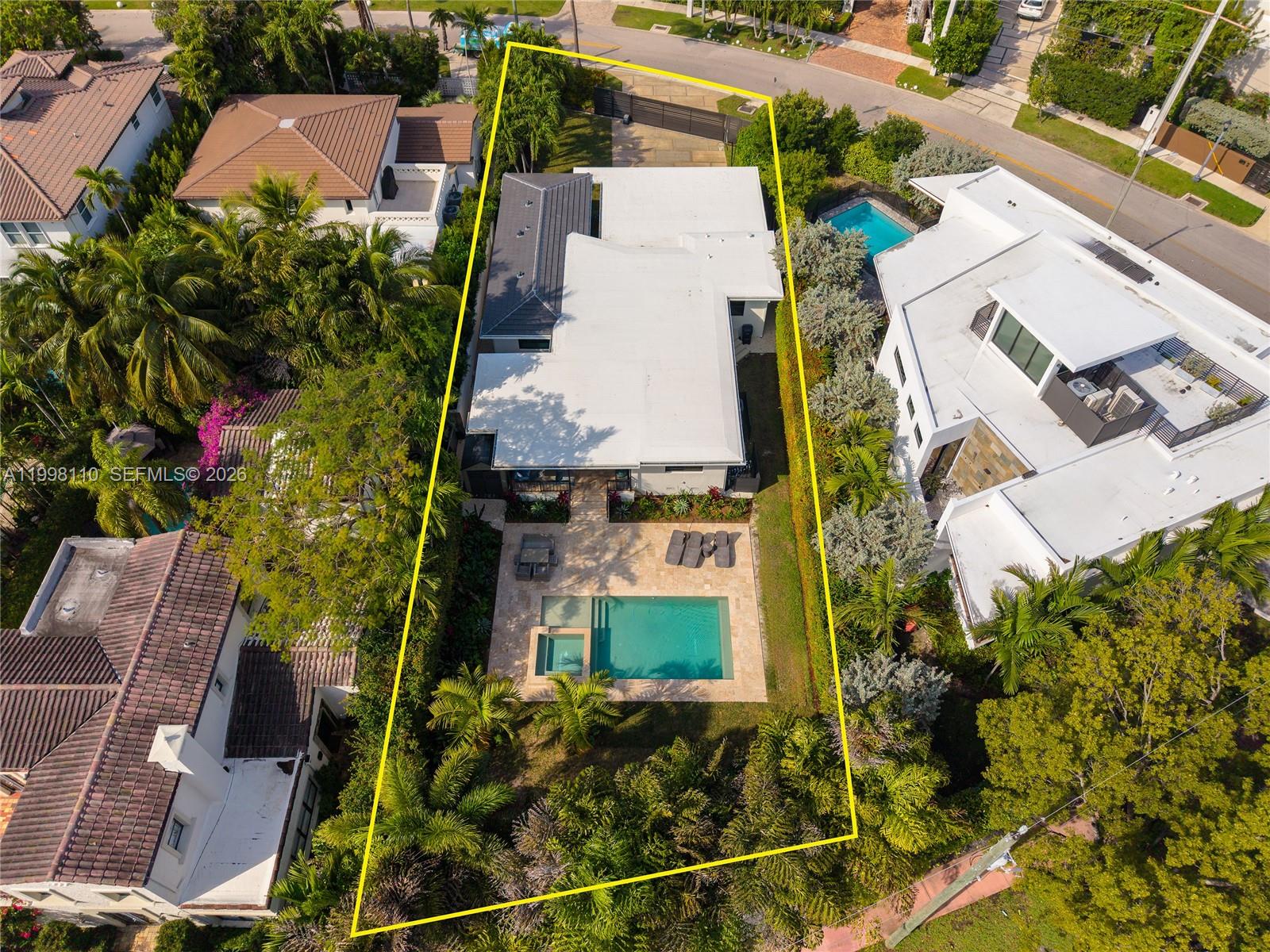 3141 North Bay Road Miami Beach, FL 33140 - Photo 1 of 26 Gallery Image 1