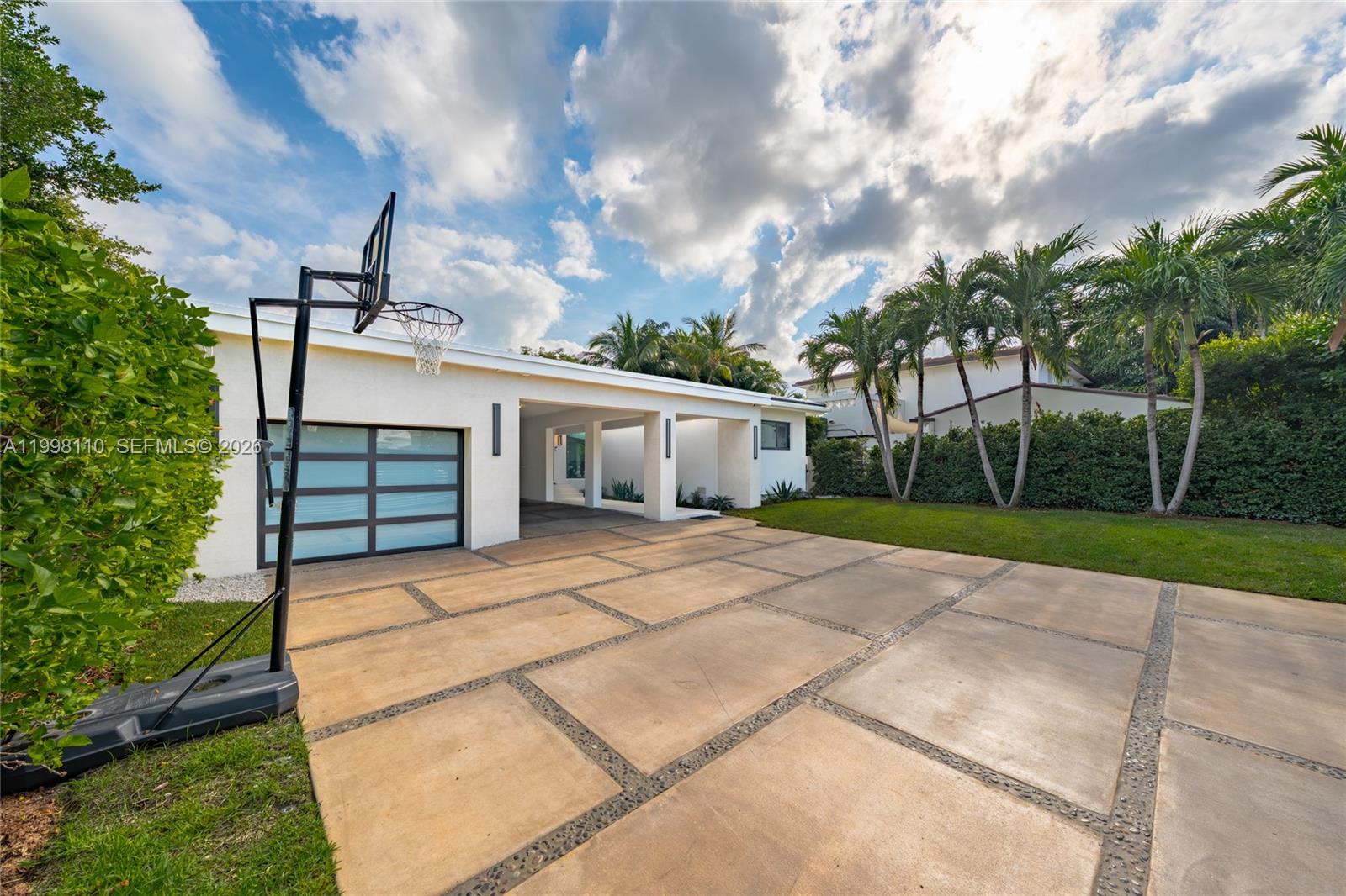 3141 North Bay Road Miami Beach, FL 33140 - Photo 3 of 26 Gallery Image 3