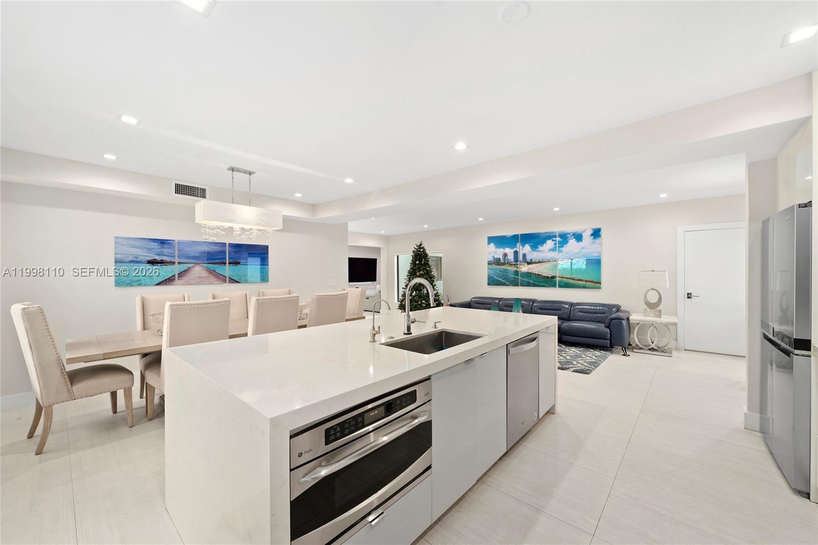 3141 North Bay Road Miami Beach, FL 33140 - Photo 7 of 26 Gallery Image 7