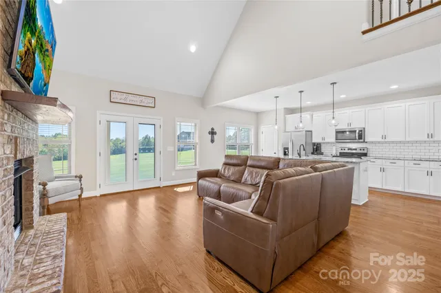 $759,900 | 895 Oak Ridge Farms Circle, Newton, NC 28658