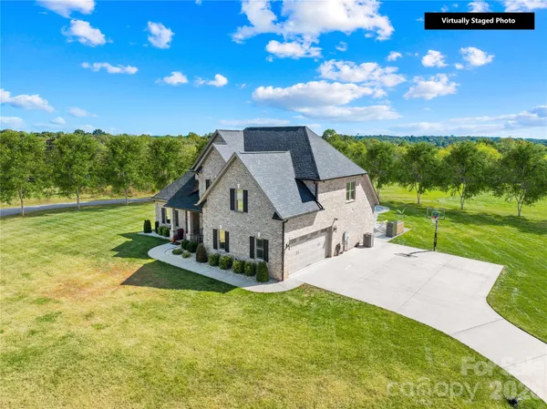 $749,900 | 895 Oak Ridge Farms Circle, Newton, NC 28658