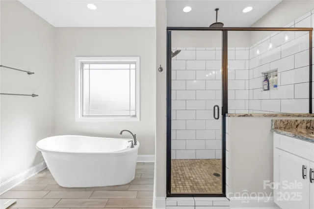 $759,900 | 895 Oak Ridge Farms Circle, Newton, NC 28658