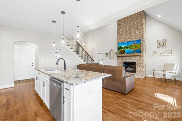 $749,900 | 895 Oak Ridge Farms Circle, Newton, NC 28658