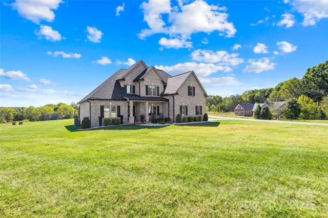 $759,900 | 895 Oak Ridge Farms Circle, Newton, NC 28658