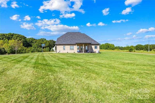 $759,900 | 895 Oak Ridge Farms Circle, Newton, NC 28658