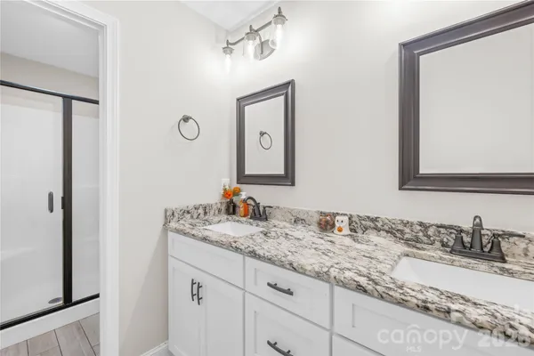 $749,900 | 895 Oak Ridge Farms Circle, Newton, NC 28658