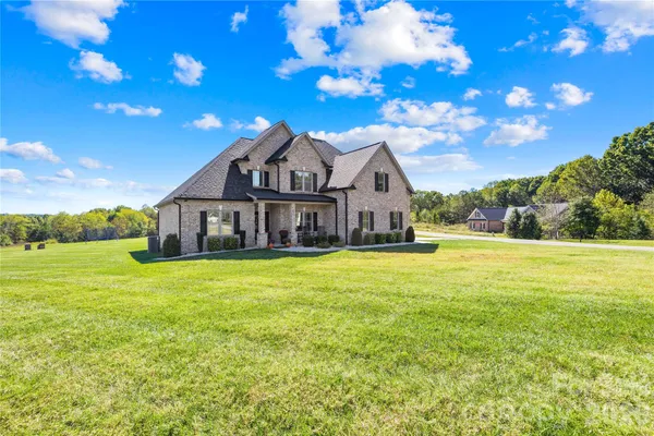 $749,900 | 895 Oak Ridge Farms Circle, Newton, NC 28658