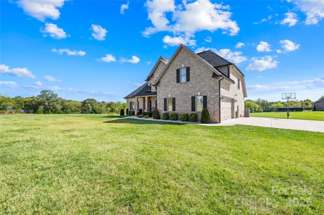 $759,900 | 895 Oak Ridge Farms Circle, Newton, NC 28658