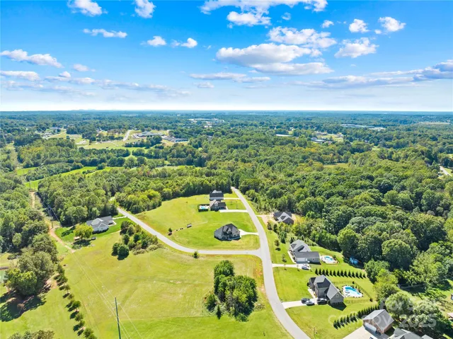 $759,900 | 895 Oak Ridge Farms Circle, Newton, NC 28658