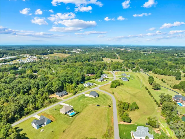 $754,900 | 895 Oak Ridge Farms Circle, Newton, NC 28658