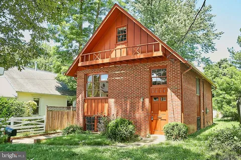 $3,900 | 5719 6th Street North, Arlington, VA 22205