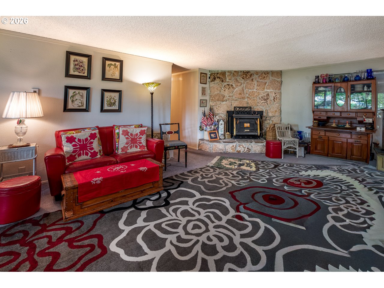 885 66th Street Springfield, OR 97478 - Photo 15 of 28 Living Room