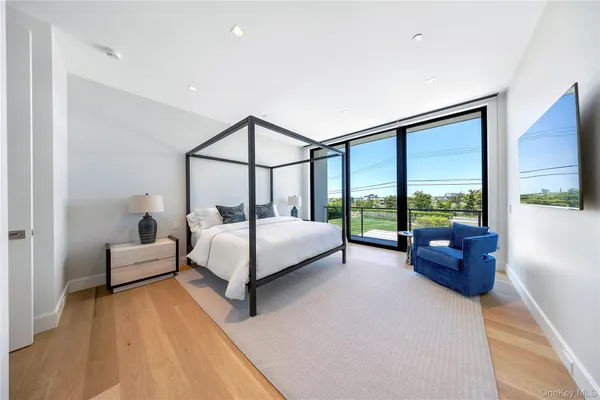 $300,000 | 345 Dune Road, Westhampton Beach, NY 11978