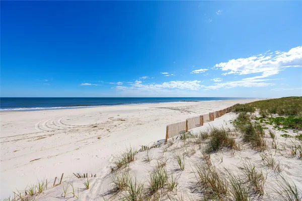 $300,000 | 345 Dune Road, Westhampton Beach, NY 11978