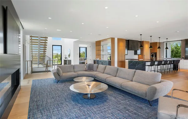 $300,000 | 345 Dune Road, Westhampton Beach, NY 11978