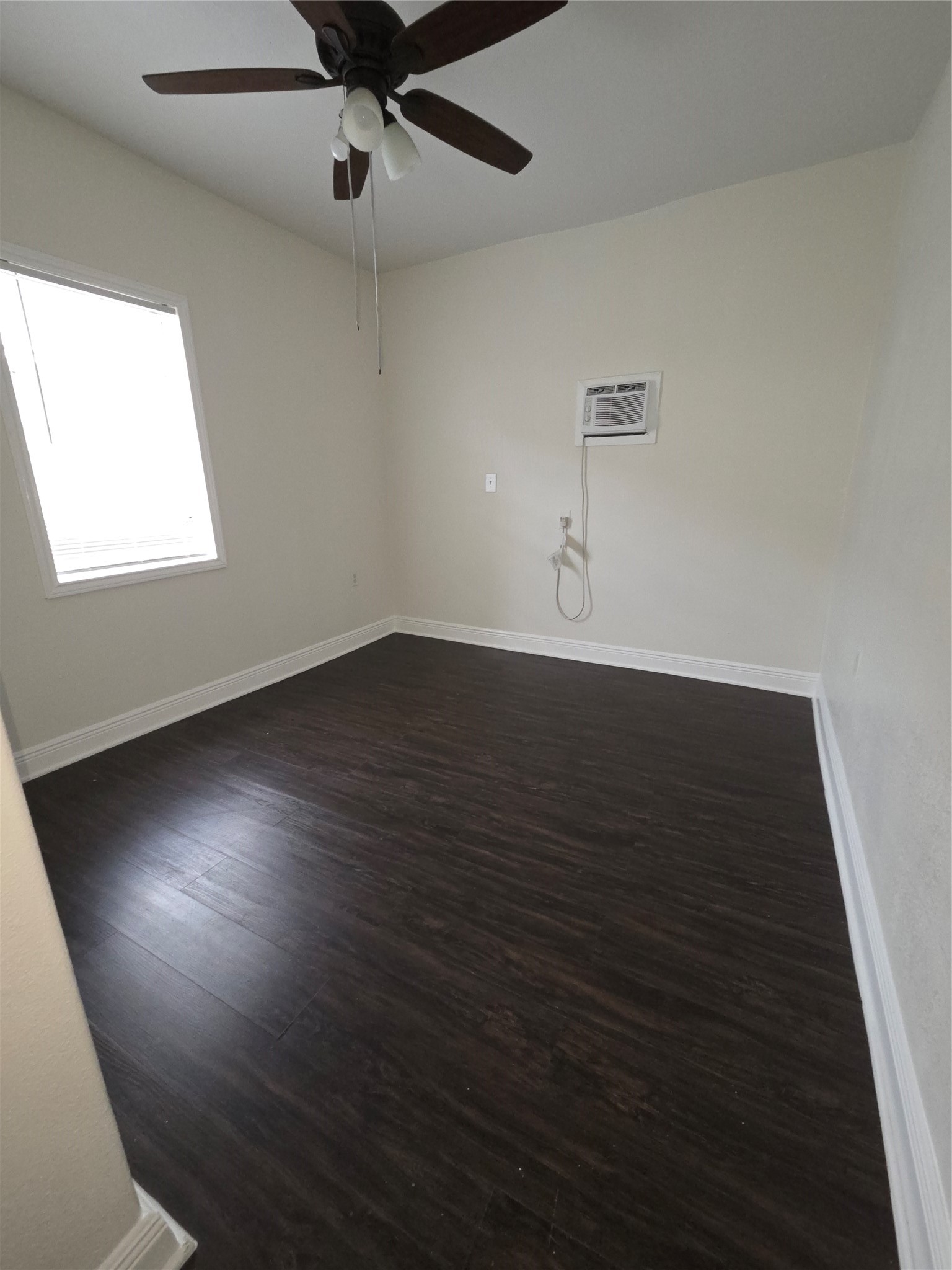 7902 Hudson Street, Unit B Houston, TX 77012 - Photo 5 of 6 Bedroom - at the end